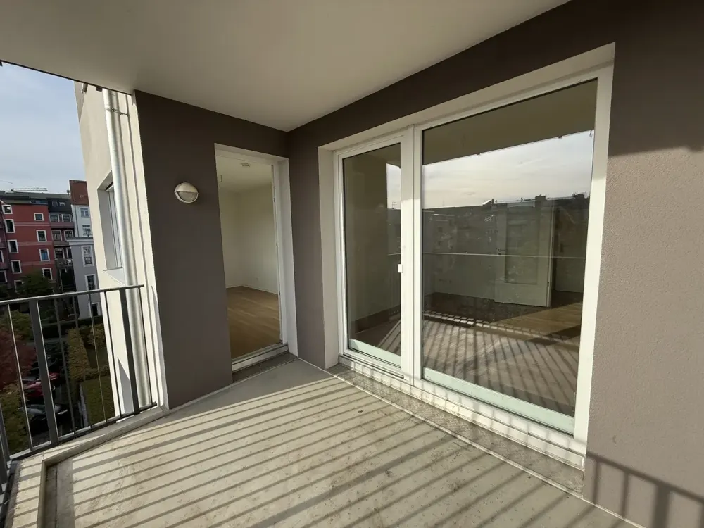 Helle 3-Zimmer-Wohnung mit Loggia, Aufzug und Fußbodenheizung, Einbauküche übernehmbar