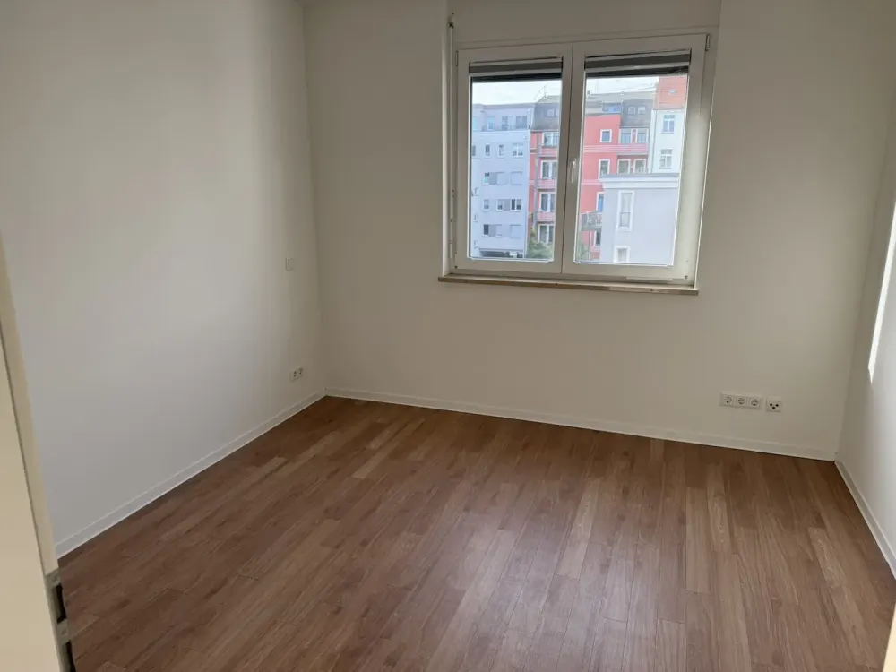 Helle 3-Zimmer-Wohnung mit Loggia, Aufzug und Fußbodenheizung, Einbauküche übernehmbar