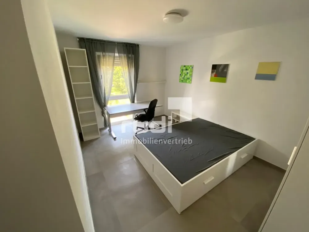 Temporary Living, Furnished 3-Person Shared Apartment with Balcony Near the University!