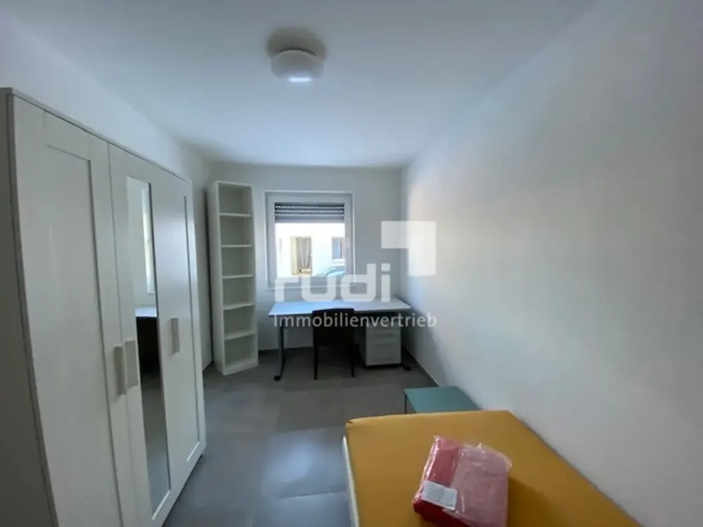 Temporary Living, Furnished 3-Person Shared Apartment with Balcony Near the University!