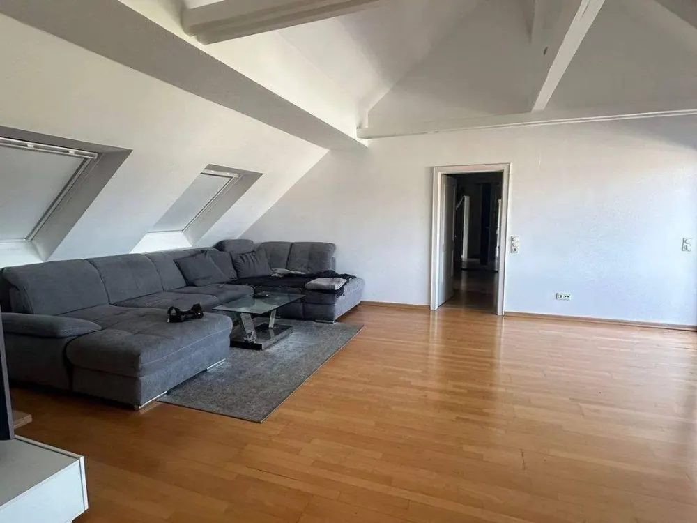 Exclusive, hochwertig möblierte 3 Zi Terrassenwohnung mit Whirlpool für mind. 12 Monate zu vermieten