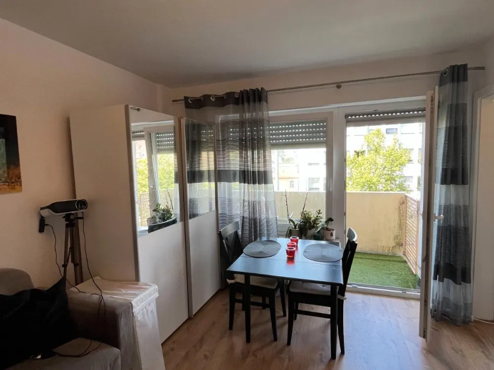 Voll möblierte 1,5-Zimmer-Wohnung mit Balkon (28.07.-25.08)