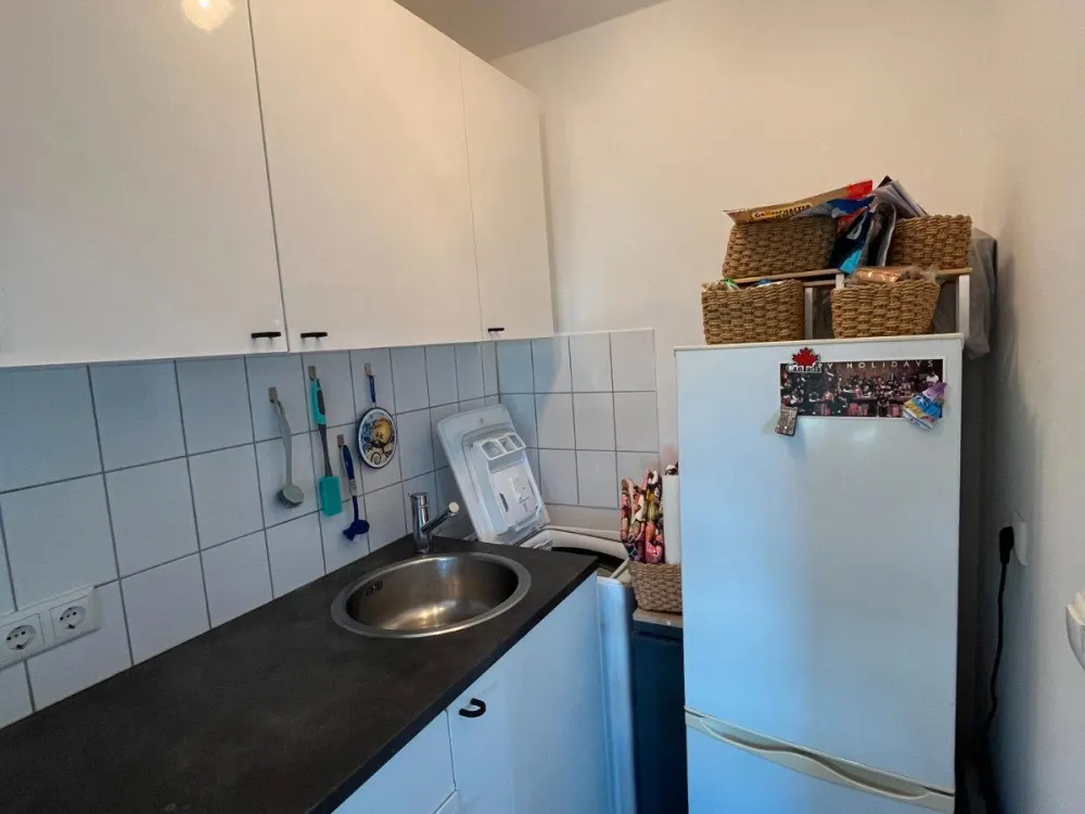 Voll möblierte 1,5-Zimmer-Wohnung mit Balkon (28.07.-25.08)