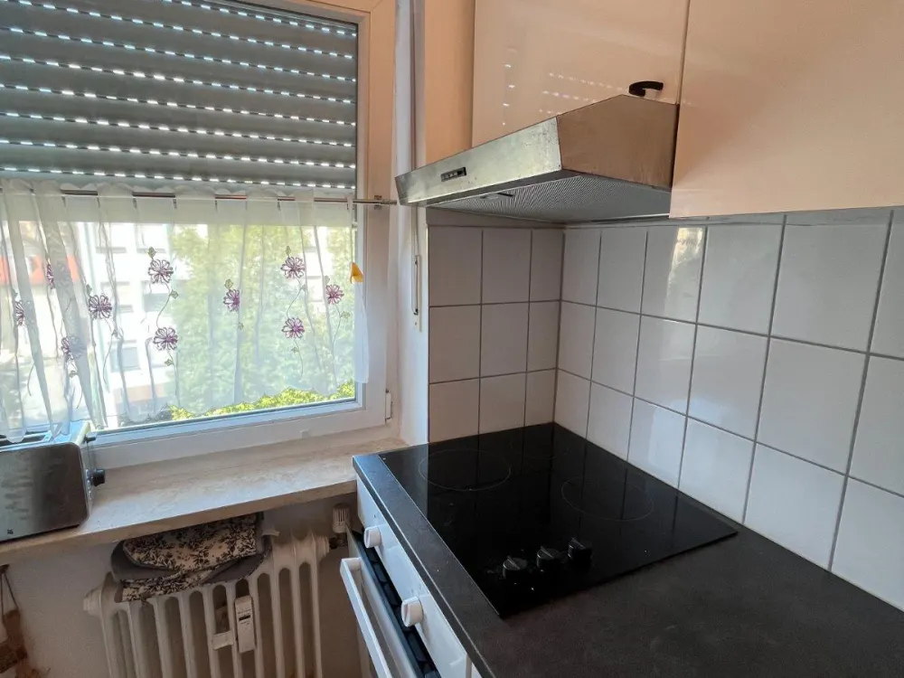 Voll möblierte 1,5-Zimmer-Wohnung mit Balkon (28.07.-25.08)