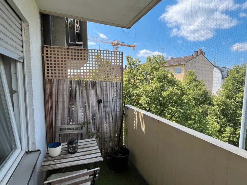 Voll möblierte 1,5-Zimmer-Wohnung mit Balkon (28.07.-25.08)