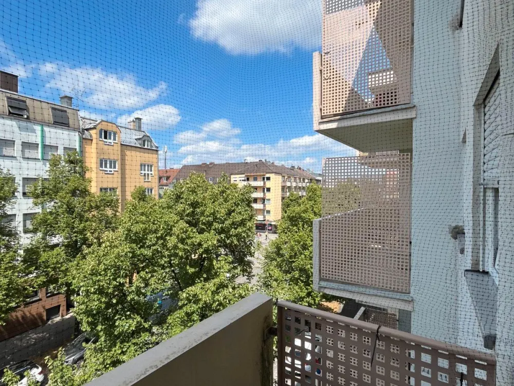 Voll möblierte 1,5-Zimmer-Wohnung mit Balkon (28.07.-25.08)