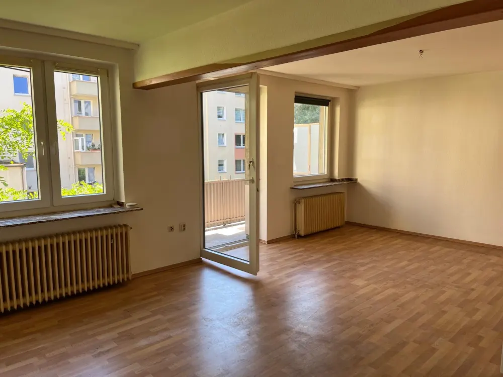 Helle 2,5-Zimmer-Wohnung mit Balkon in zentraler Lage
