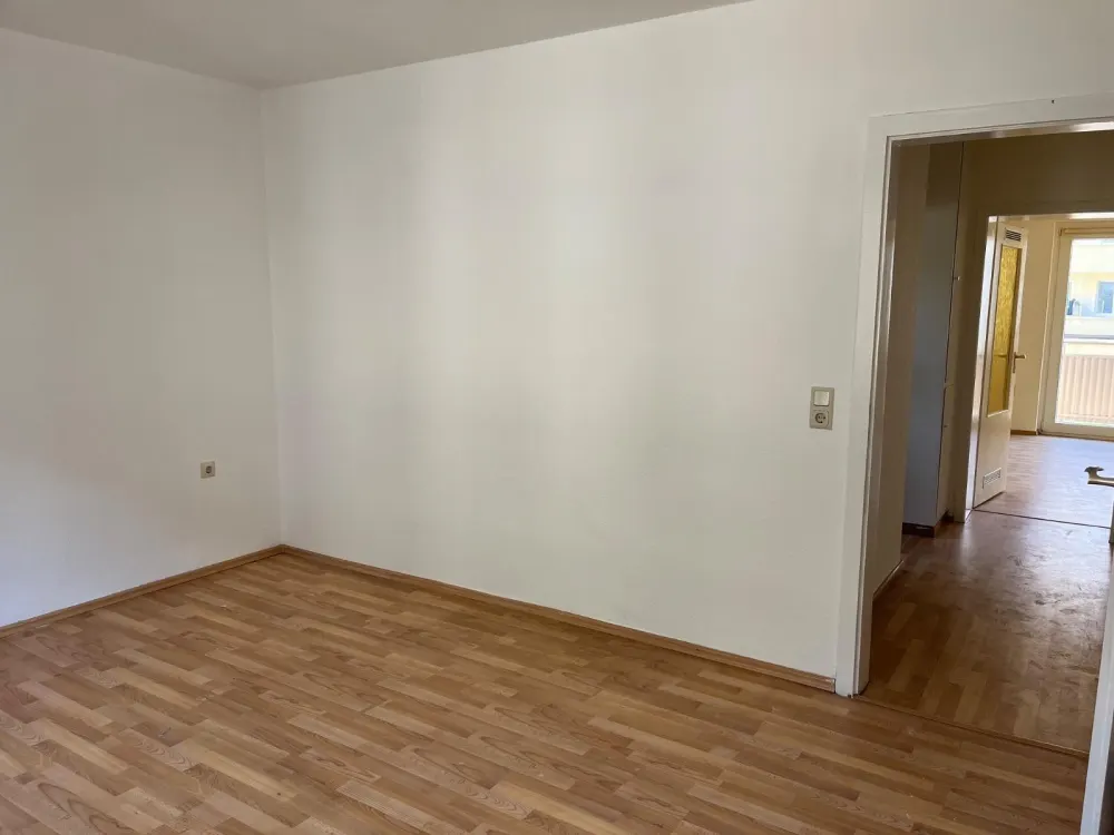 Helle 2,5-Zimmer-Wohnung mit Balkon in zentraler Lage