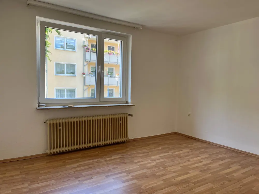 Helle 2,5-Zimmer-Wohnung mit Balkon in zentraler Lage