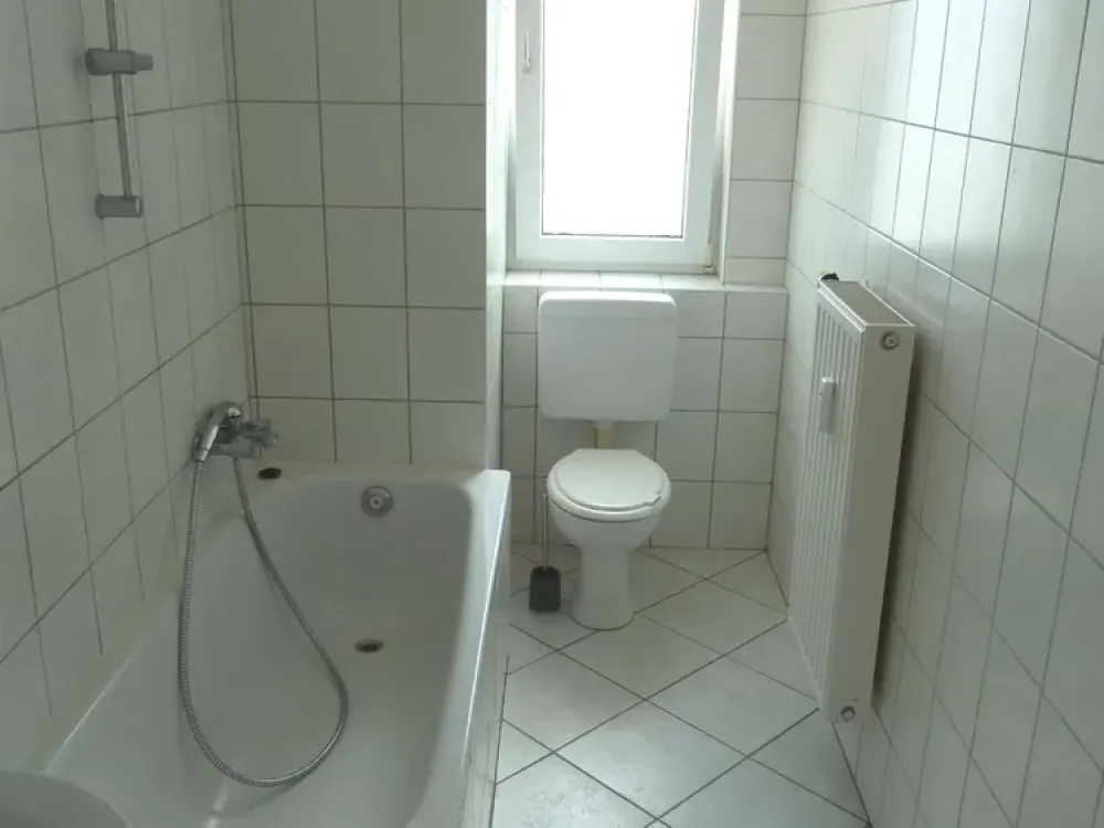 Niedrige Heizkosten durch wärmegedämmte Fassade--Tageslichtbad