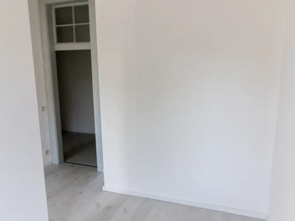 السكن بالقرب من المركز + مجدد بالكامل + شبه جديد