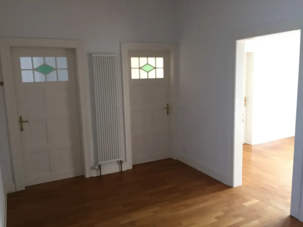 Traumlage - Jugendstil 4-Zimmer-Etagenwohnung mit 3 Balkonen im denkmalgeschützten Haus
