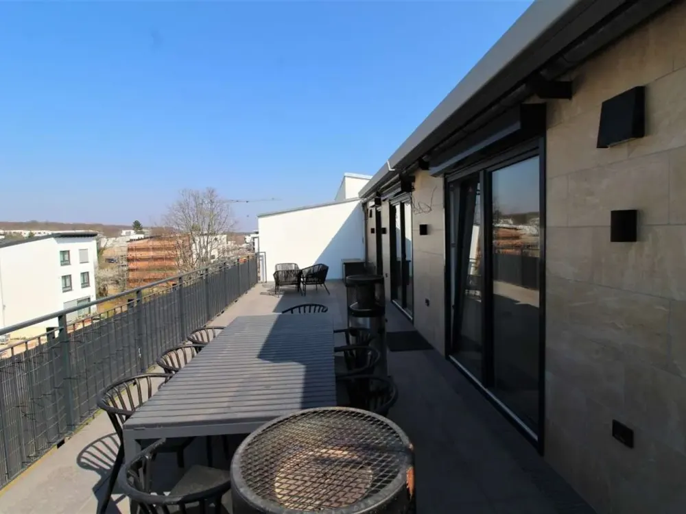 Penthouse mit großer Dachterrasse (34,6 qm) und Tiefgaragenstellplatz mit eigener E-Ladestation