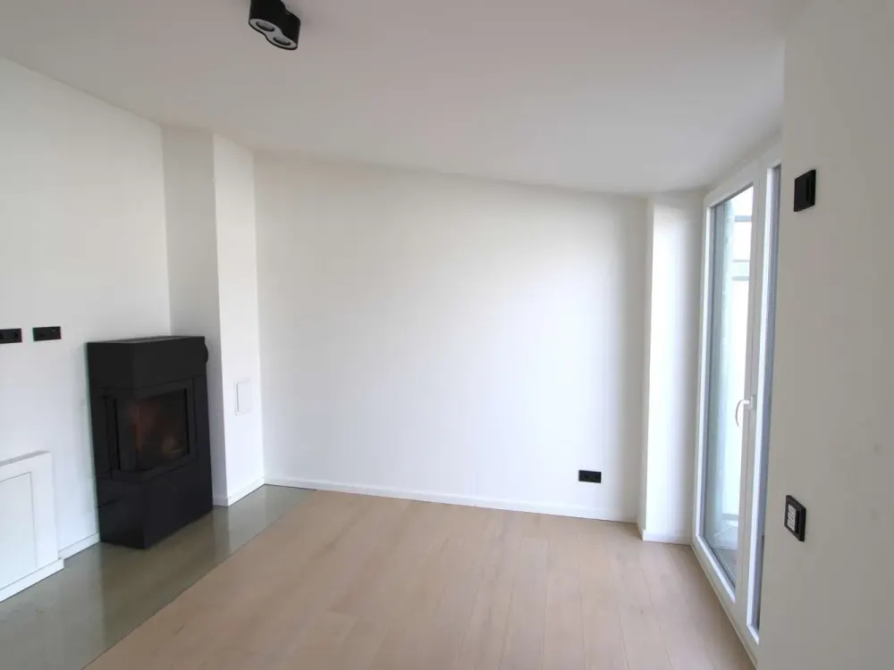 Penthouse mit großer Dachterrasse (34,6 qm) und Tiefgaragenstellplatz mit eigener E-Ladestation