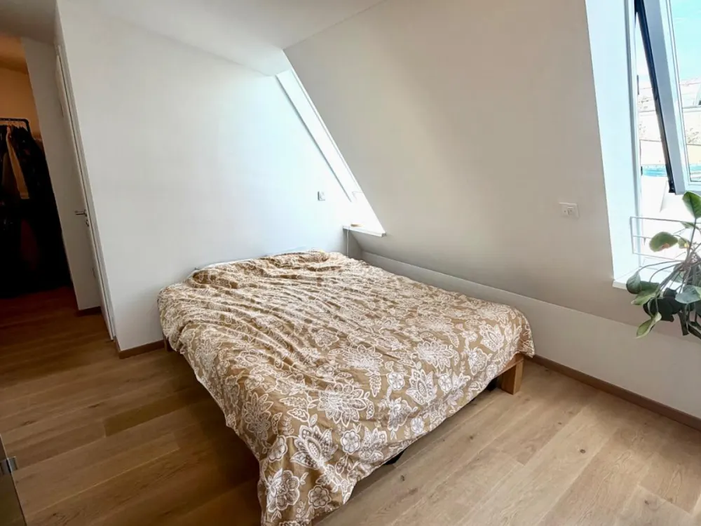 Hochwertig möblierte Maisonette mit Balkon in zentraler Lage