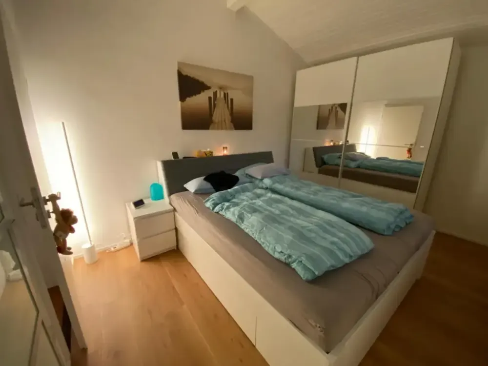 Quiet, exclusive 3-room apartment with large south-facing balcony and kitchen in Munich-Solln