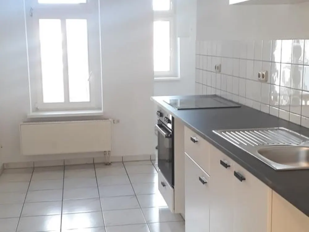helle, sanierte 3-Raum Wohnung mit Einbauküche ab 01.10. oder 01.11