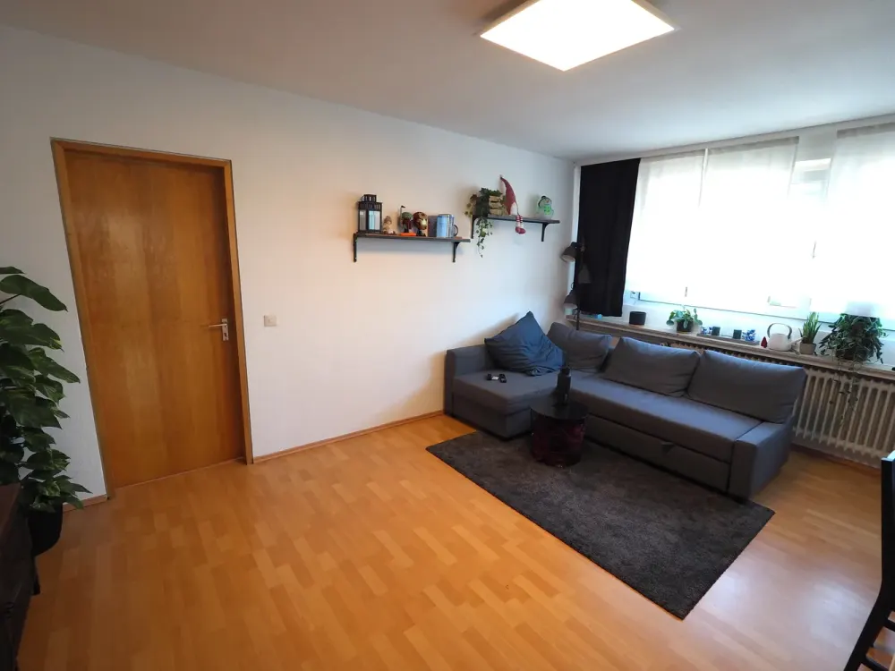 * Schicke DG-Wohnung-befristet auf 30 Monate *