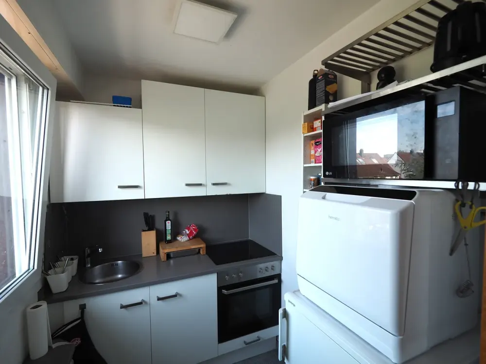 * Schicke DG-Wohnung-befristet auf 30 Monate *