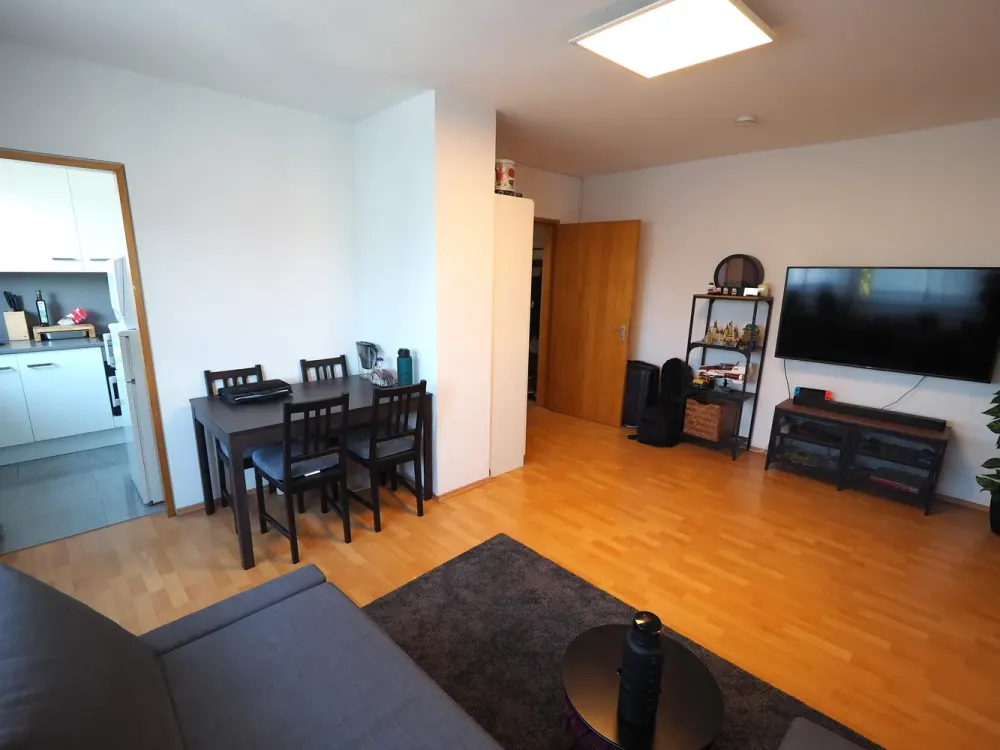 * Schicke DG-Wohnung-befristet auf 30 Monate *