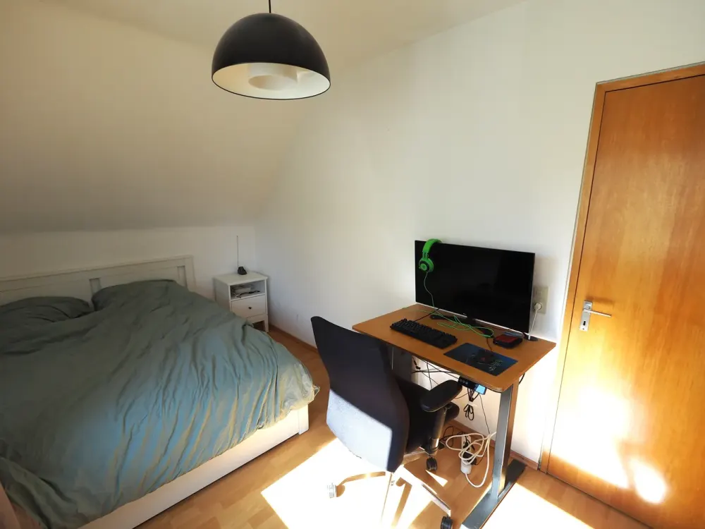 * Schicke DG-Wohnung-befristet auf 30 Monate *