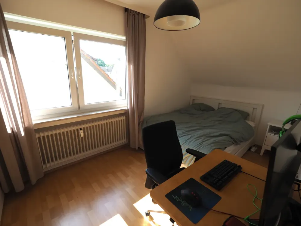 * Schicke DG-Wohnung-befristet auf 30 Monate *