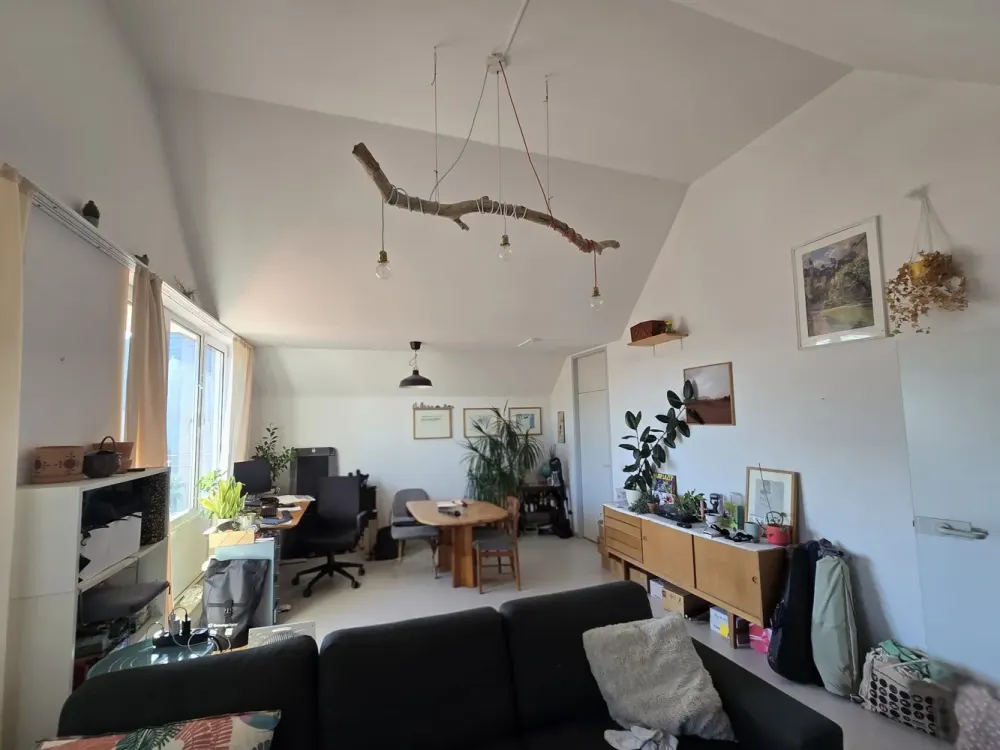 Helle 2-Zimmer-Wohnung mit Penthousecharakter, Loggia und TG-Stellplatz!!