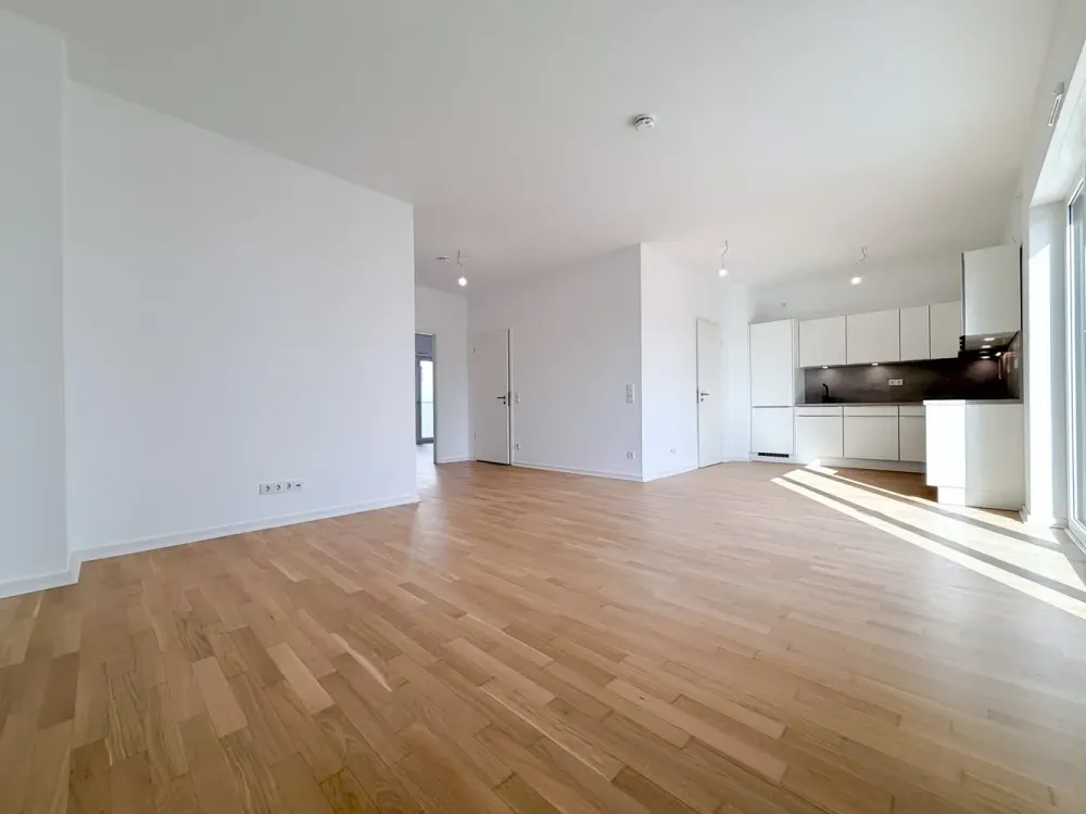 Düsseldorf-Derendorf: Penthouse with Built-in Kitchen in Quartier maxfrei, Spacious Living with a View