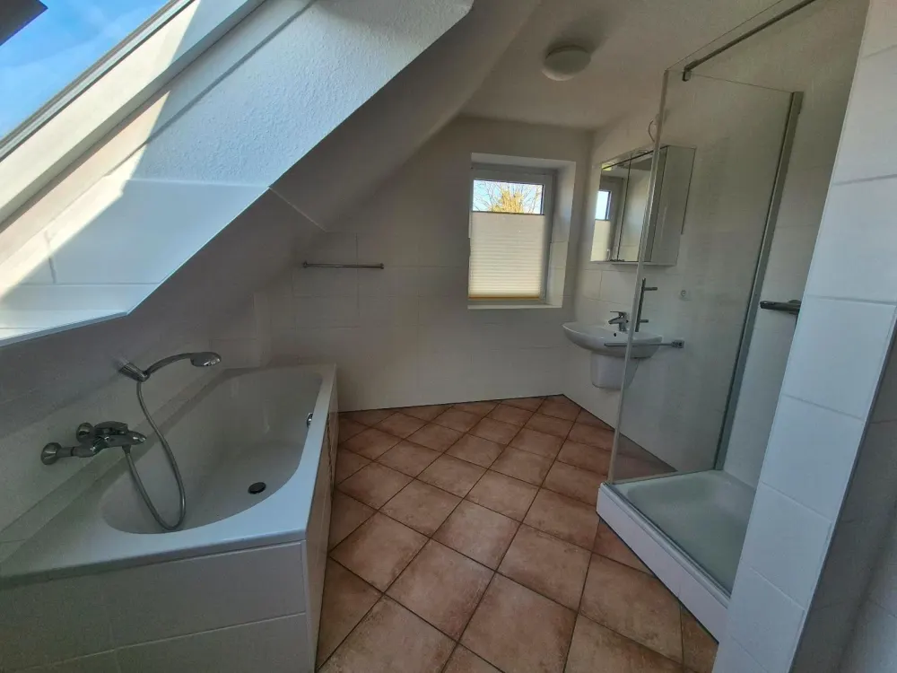Helle 2-Zimmer DG-Wohnung in Grasberg zu vermieten