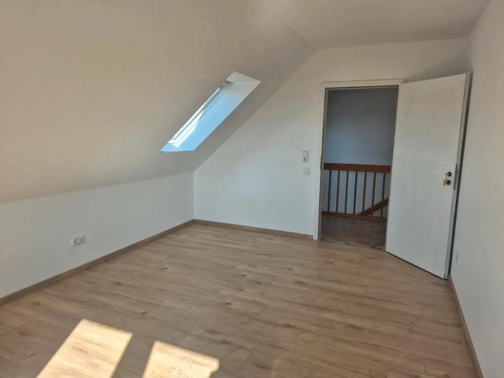 Helle 2-Zimmer DG-Wohnung in Grasberg zu vermieten