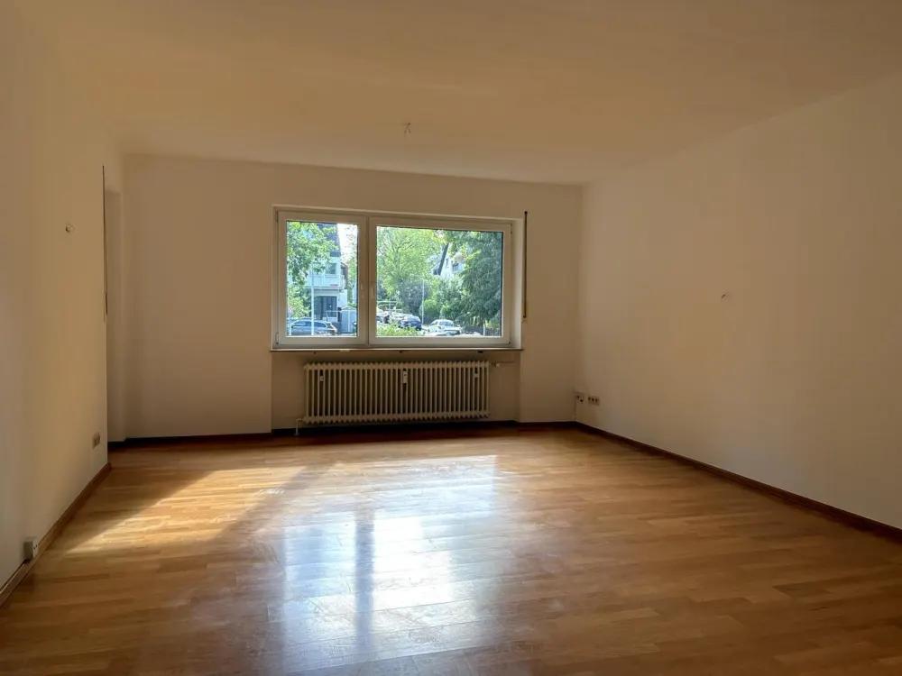 Renovierte 3 Zimmer Wohnung mit Balkon und Blick ins Grüne in ruhiger Lage von Sachsenhausen Süd