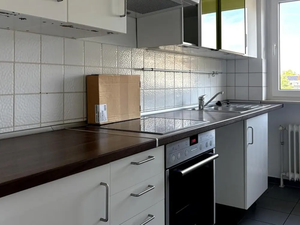 Renovierte 3 Zimmer Wohnung mit Balkon und Blick ins Grüne in ruhiger Lage von Sachsenhausen Süd