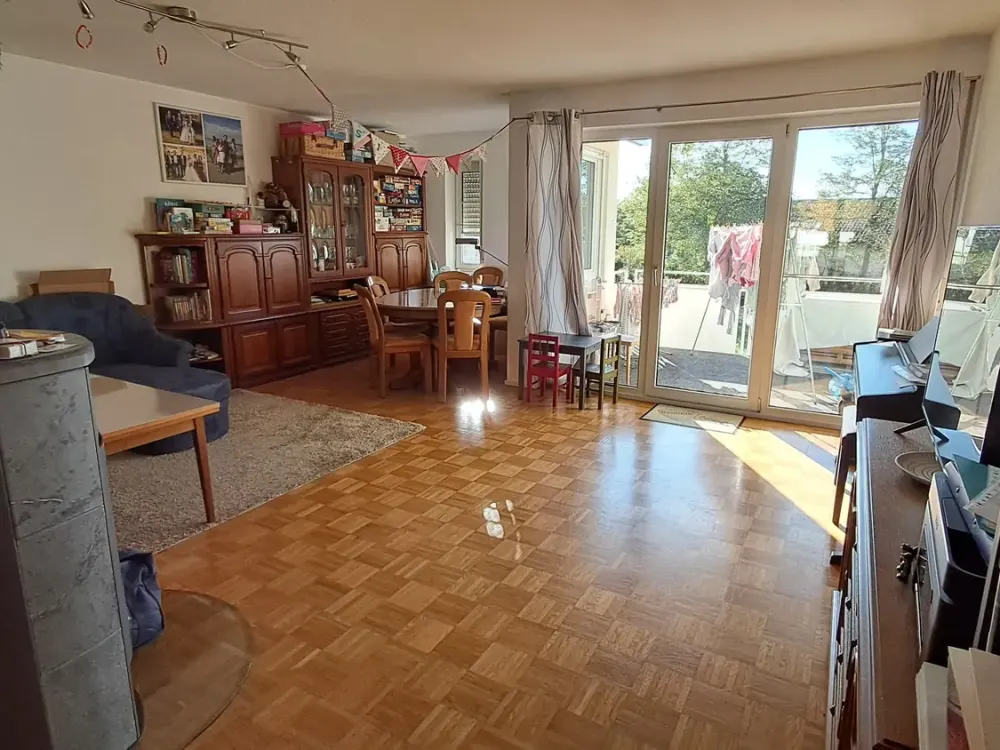 Helle 3-Zimmer-Wohnung mit 2 Balkonen und Carport in Salem