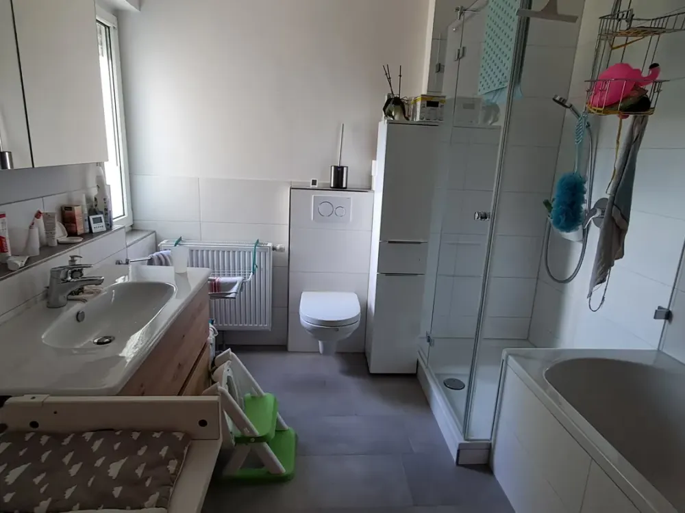 Helle 3-Zimmer-Wohnung mit 2 Balkonen und Carport in Salem