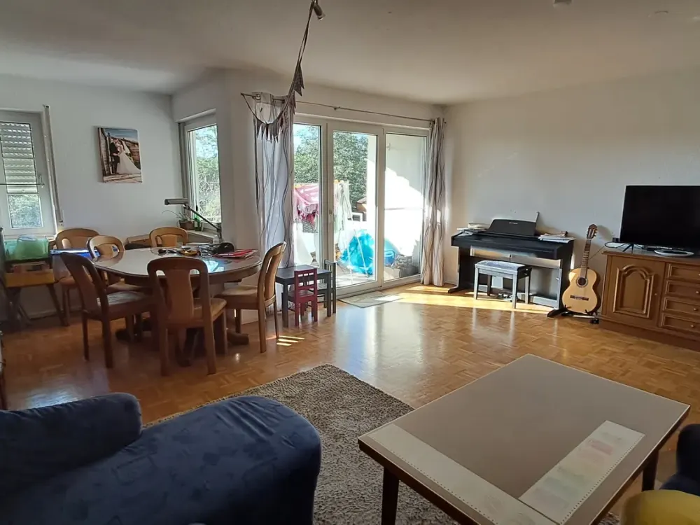 Helle 3-Zimmer-Wohnung mit 2 Balkonen und Carport in Salem