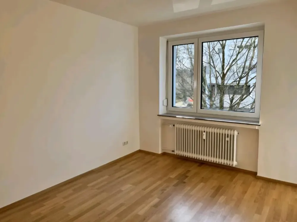 Bright 2-Room Apartment with Balcony in Munich