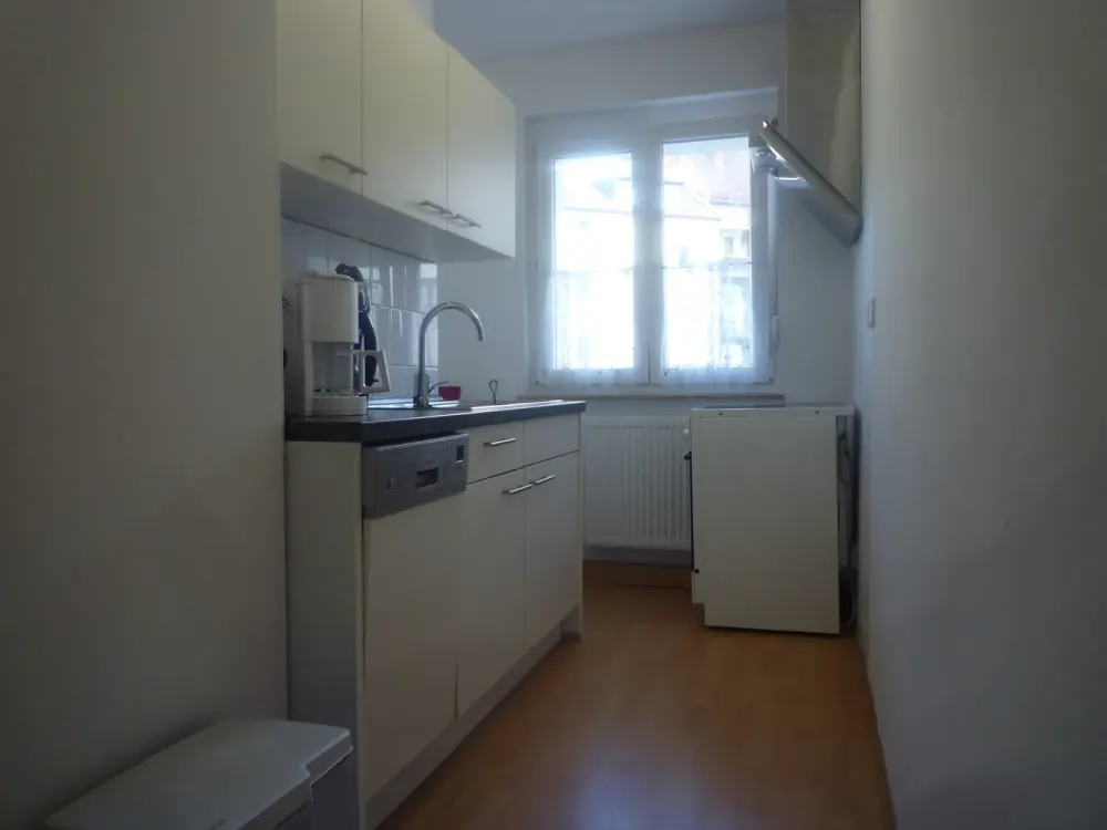 Möbelierte, neuwertige 2-Raum-Nichtraucher Wohnung