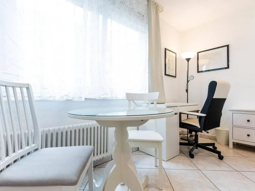 Voll möbliertes 1-Zimmer-Apartment in Sachsenhausen - 999 € all-inclusive, sofort frei