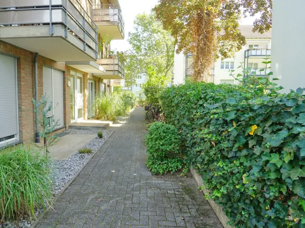 Stilvolle Maisonettewohnung in Bestlage: zwischen Altstadt und Kulturraffinerie-Rheinblick inklusive