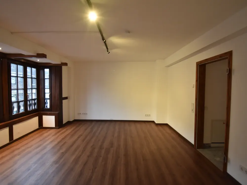 D-Altstadt! Moderne 2-Zi-Whg mit Altbaucharme