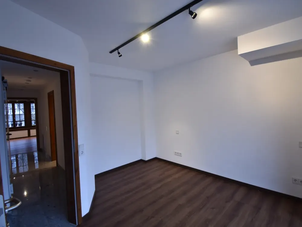 D-Altstadt! Moderne 2-Zi-Whg mit Altbaucharme
