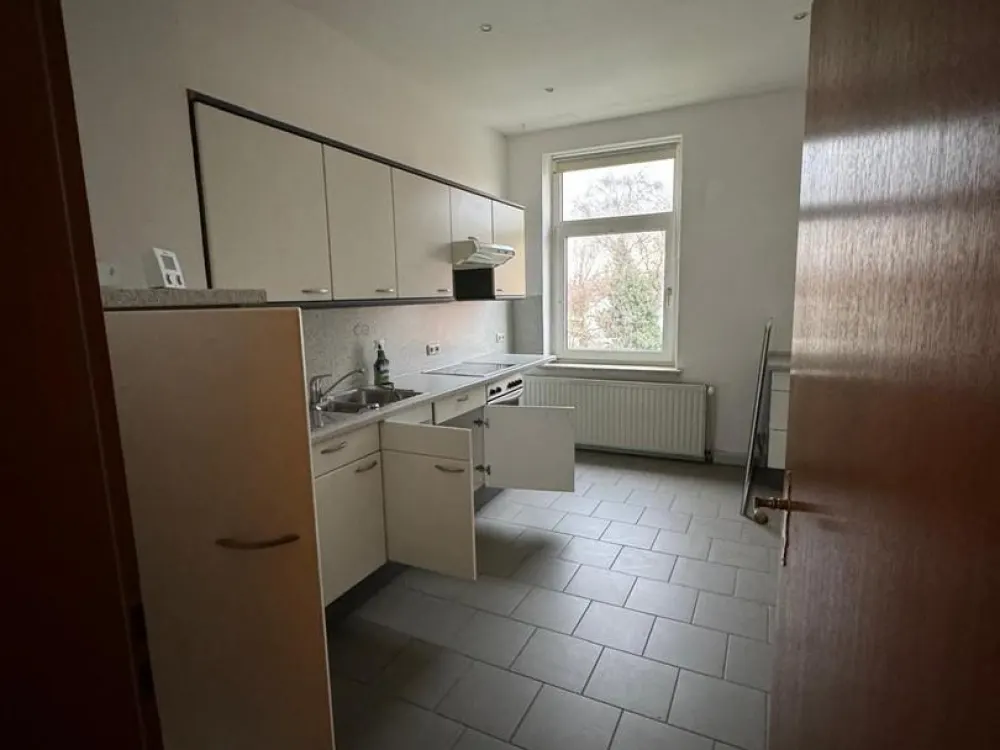Traumhafte Altbau 3 Zimmer Wohnung in zentraler Lage
