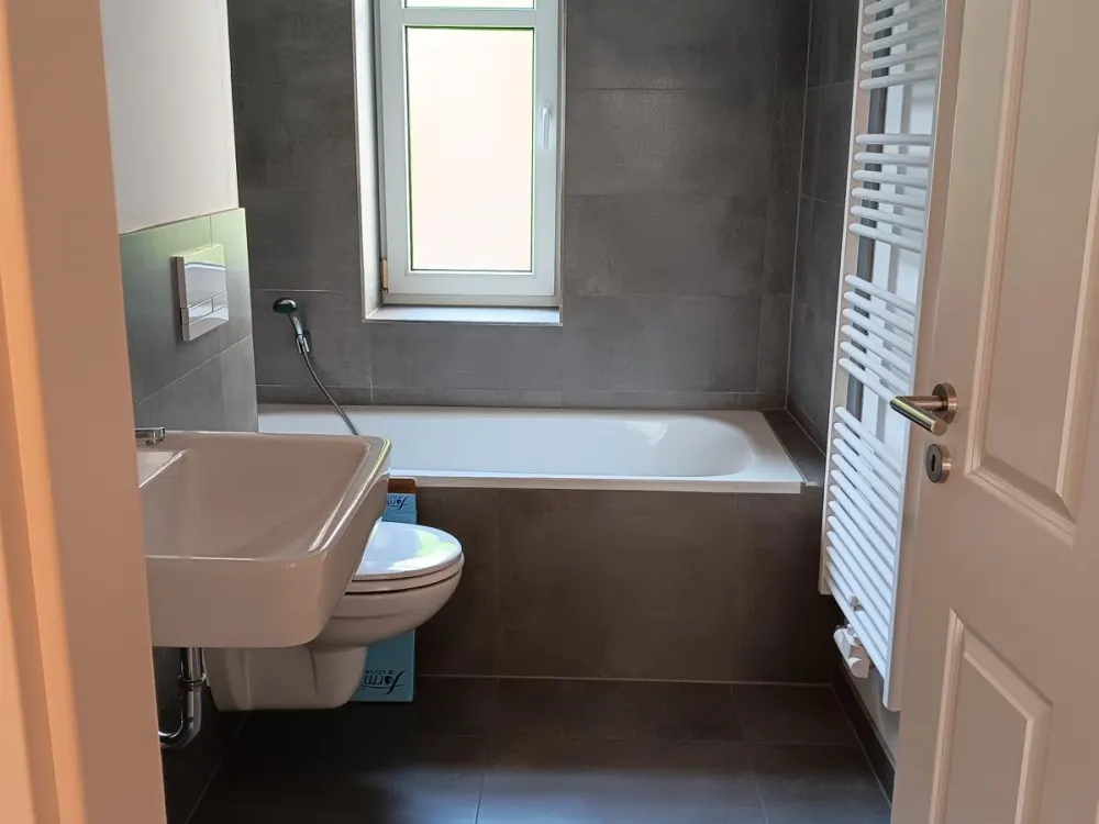Moderne 2-Raum Wohnung mit EBK