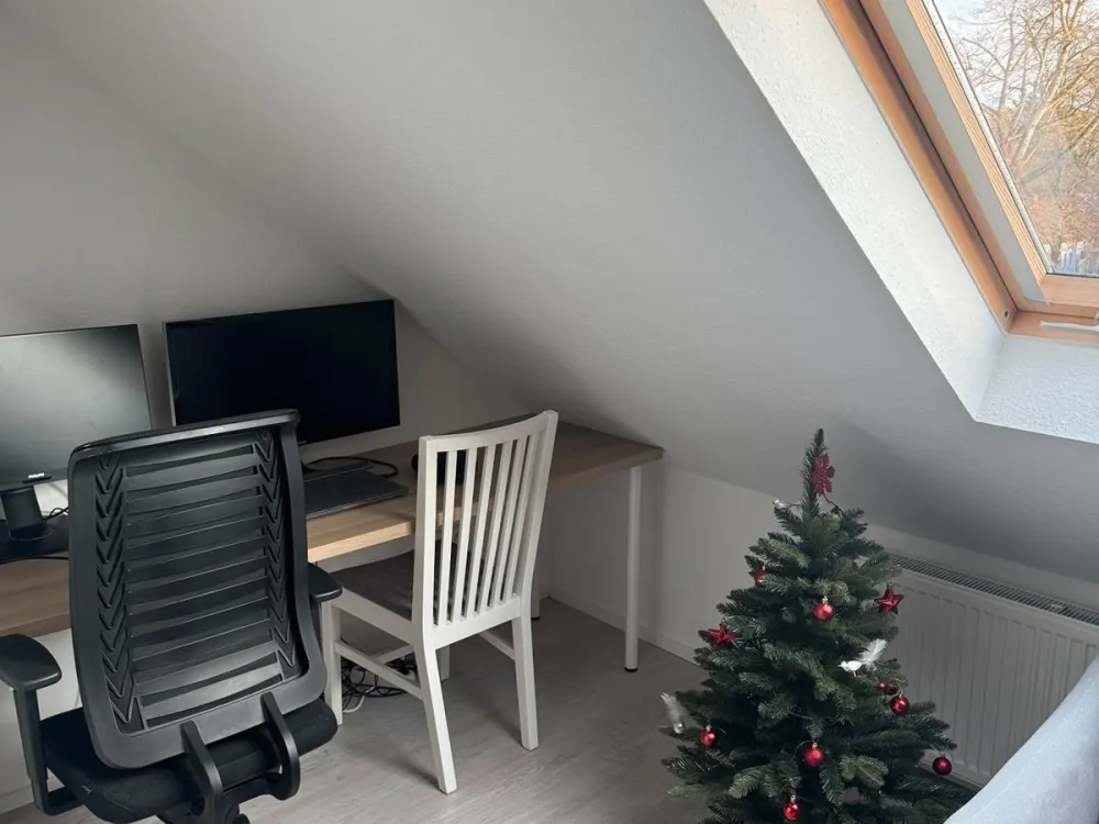 Gemütliche voll möblierte 2-Zimmer-DG-Wohnung auf dem Heilsberg