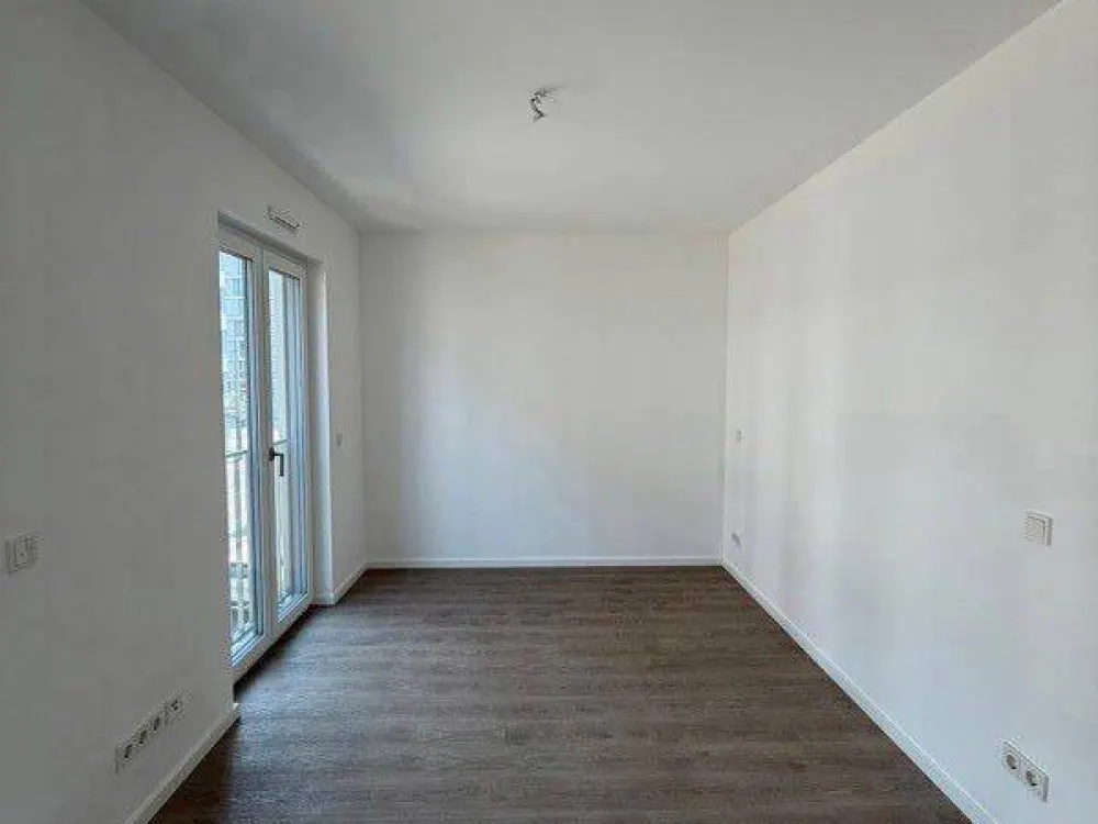 Lichtdurchflutete 3-Raum-Wohnung mit Einbauküche und Terrasse