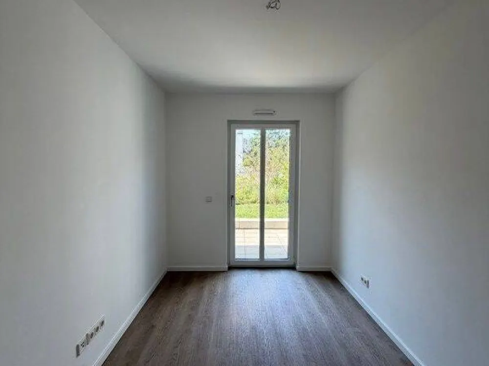 Lichtdurchflutete 3-Raum-Wohnung mit Einbauküche und Terrasse