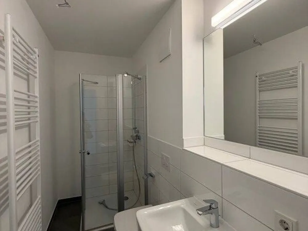 Lichtdurchflutete 3-Raum-Wohnung mit Einbauküche und Terrasse