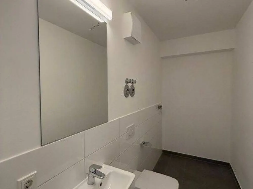 Lichtdurchflutete 3-Raum-Wohnung mit Einbauküche und Terrasse