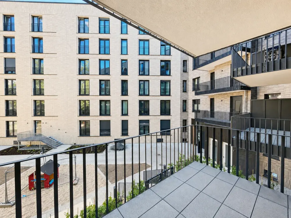 High-quality furnished 2-room apartment with spacious balcony
