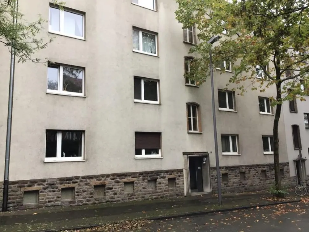 großzügige, stadtnahe 2-Zimmer-Wohnung mit Balkon